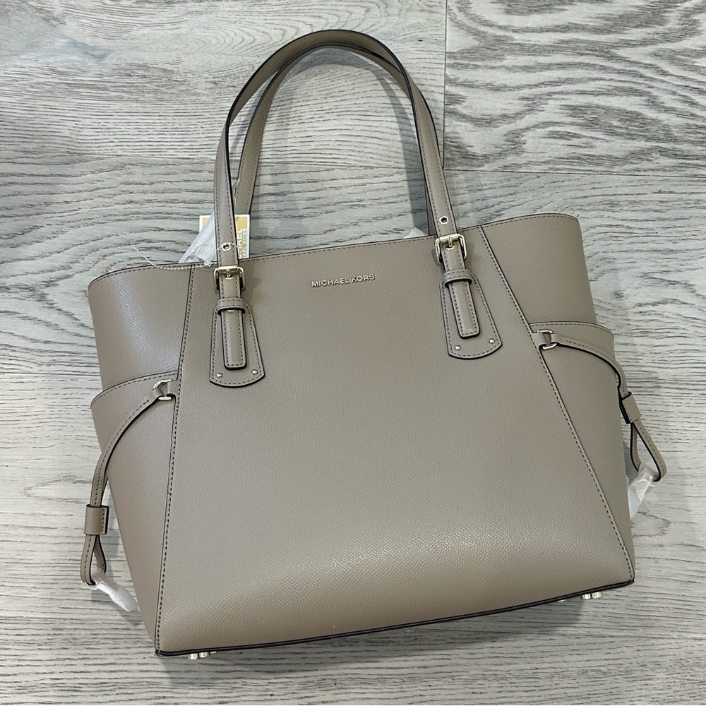 Michael Kors Voyager Bag, NWT